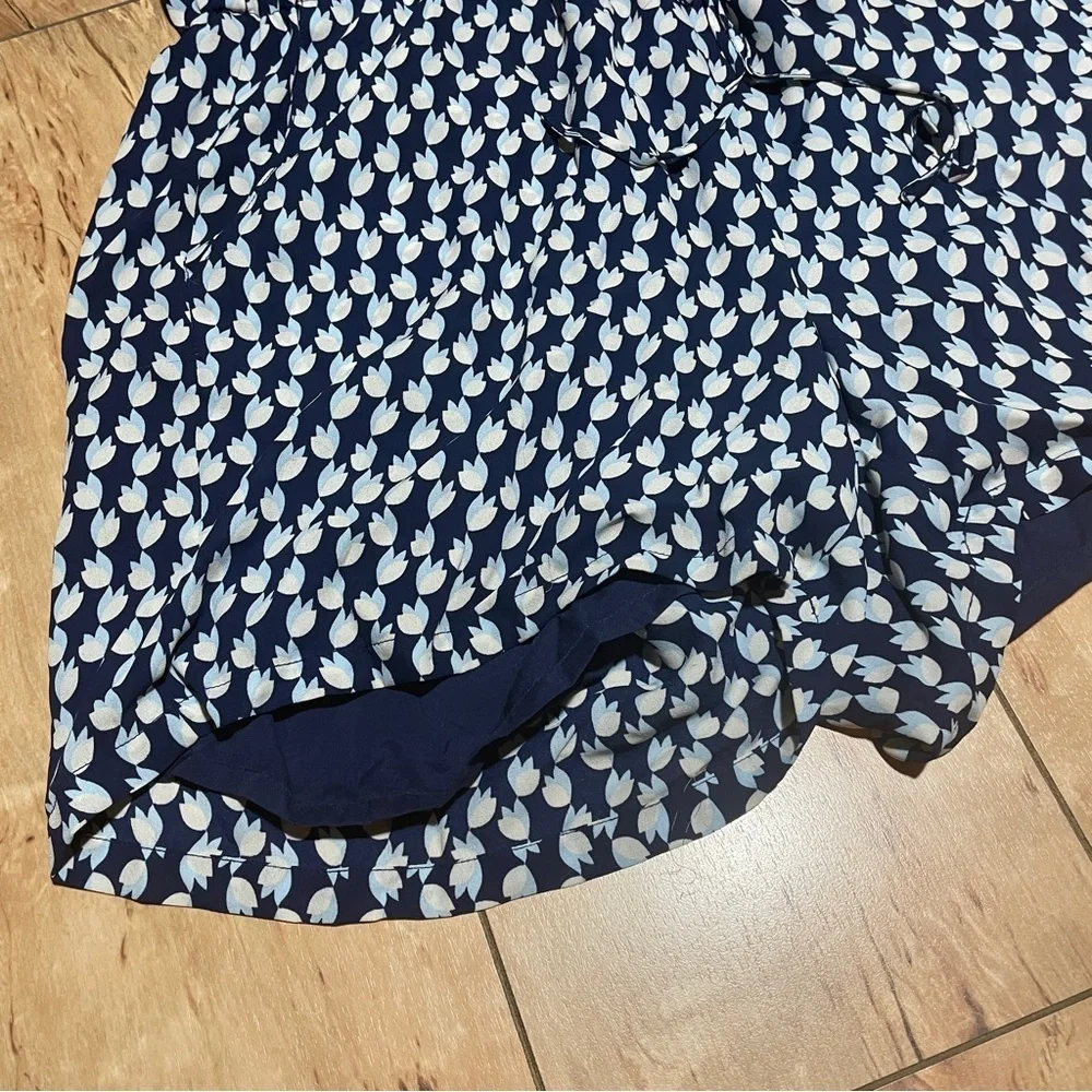 Rose & Olive - floral v-neck shorts romper - women’s size small - blue white‎